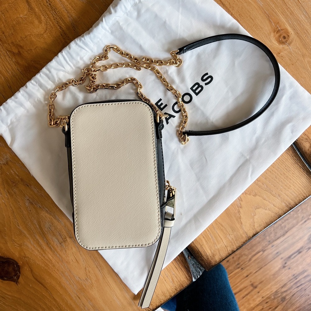 Marc Jacobs ‘The Hotshot’ Crossbody W/ Gold Chain Gem